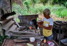 Incredible: Venezuela returns to wood stoves due to lack of gas
